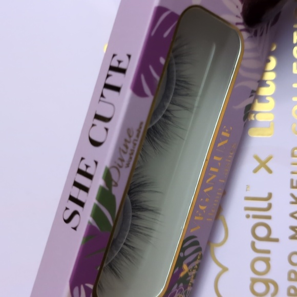 Divine world of lashes Hemp Lashes - Picture 2 of 4